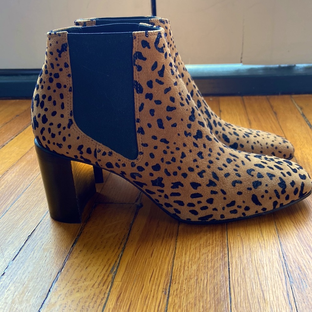 Like new Rag & Bone suede booties size 35/ Fits a 5.5/6